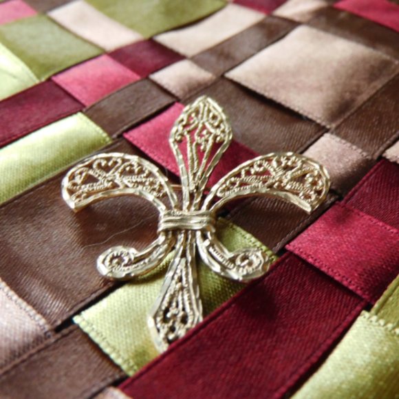 Vintage Fleur de Lys brooch 10K yellow gold 1980s - Picture 1 of 3